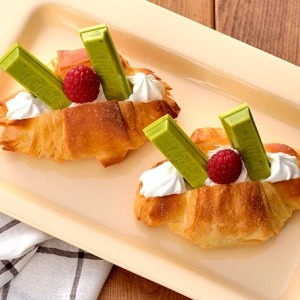 “キットカット”のクロワッサンサンド