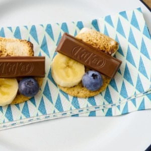 “キットカット”とお好みフルーツのスモア